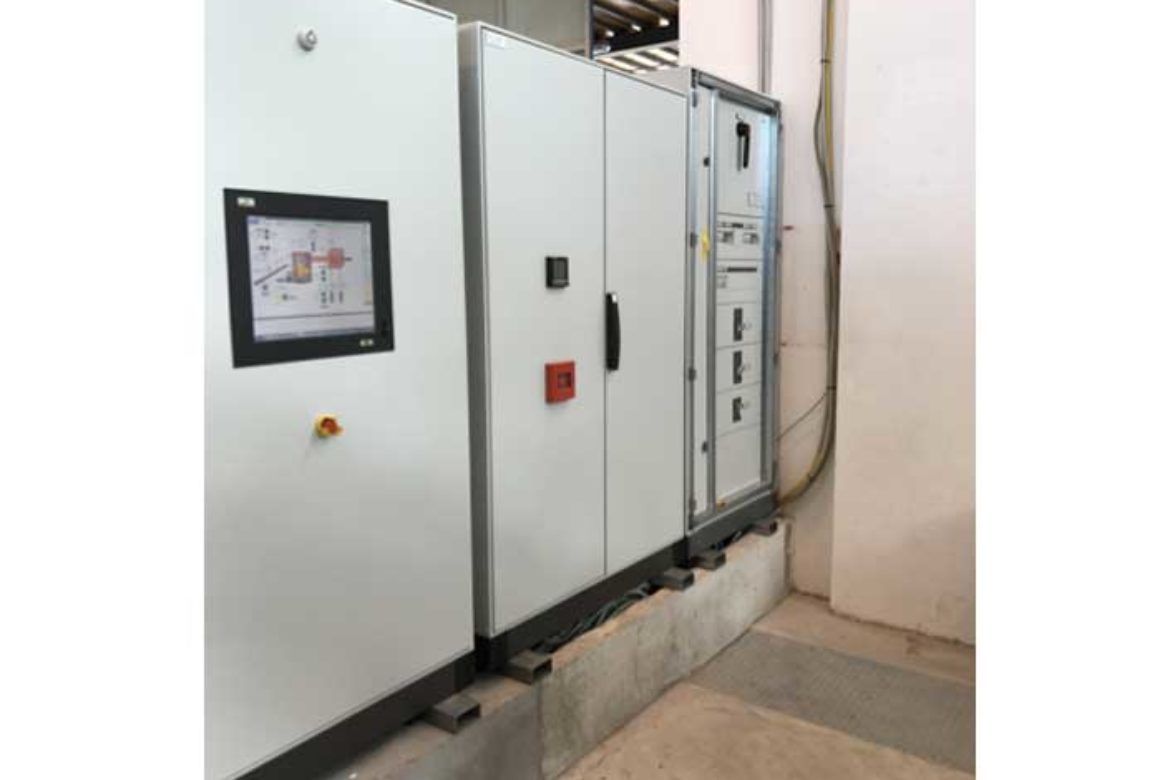 Impianto a biomassa legnosa 200KW: cabine elettriche del sistema